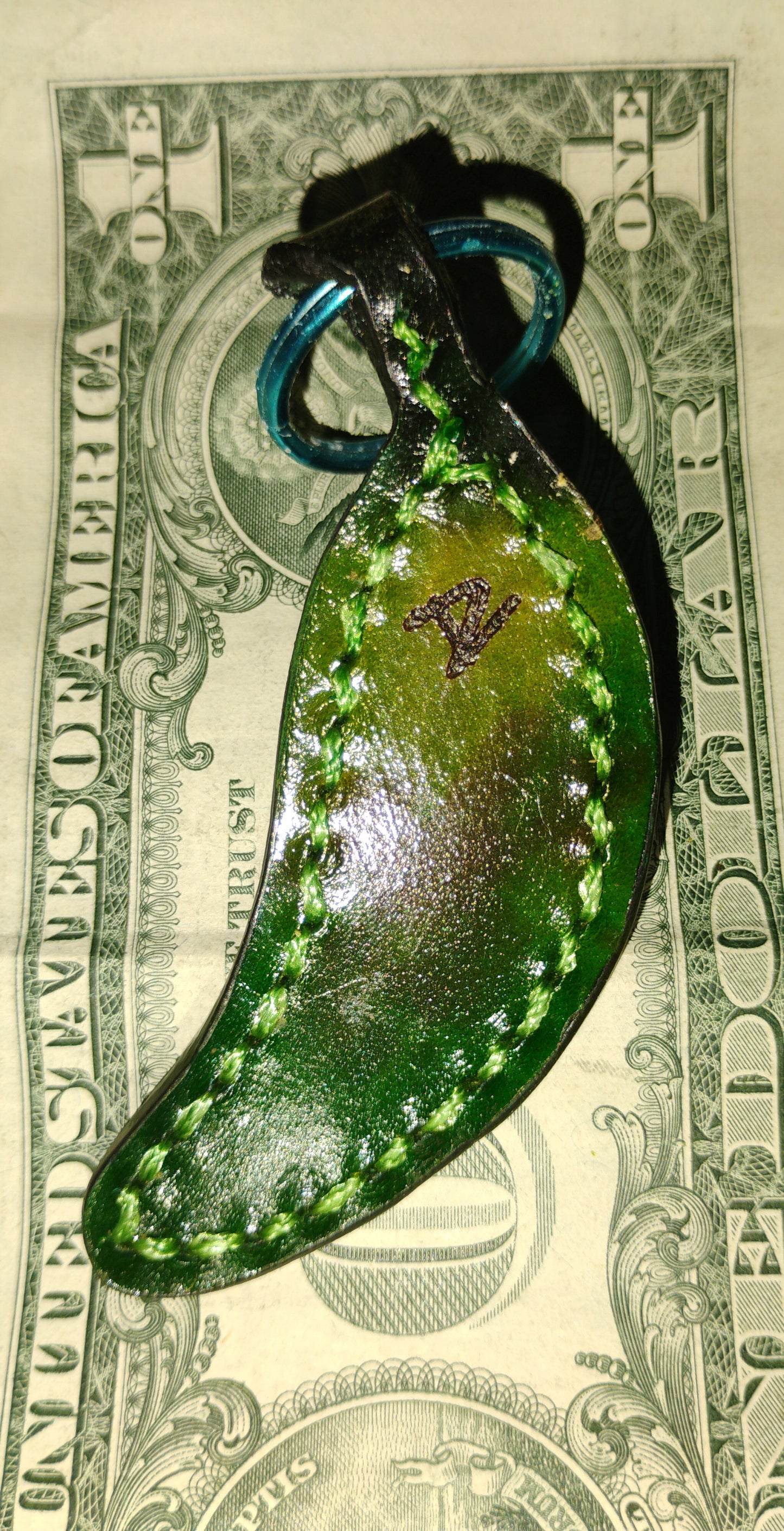 Keychain - Lucky green chili pepper / Llavero - Chilito verde de la suerte